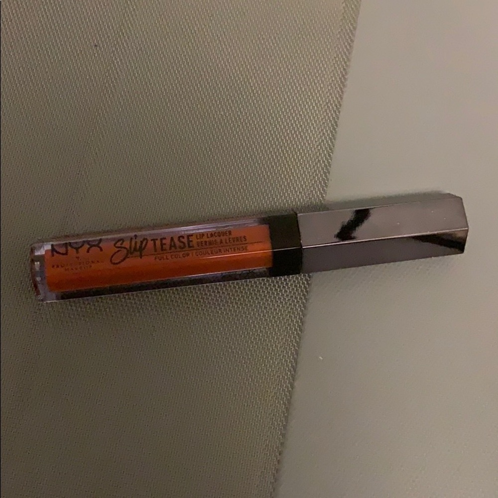NYX lip liquid camel